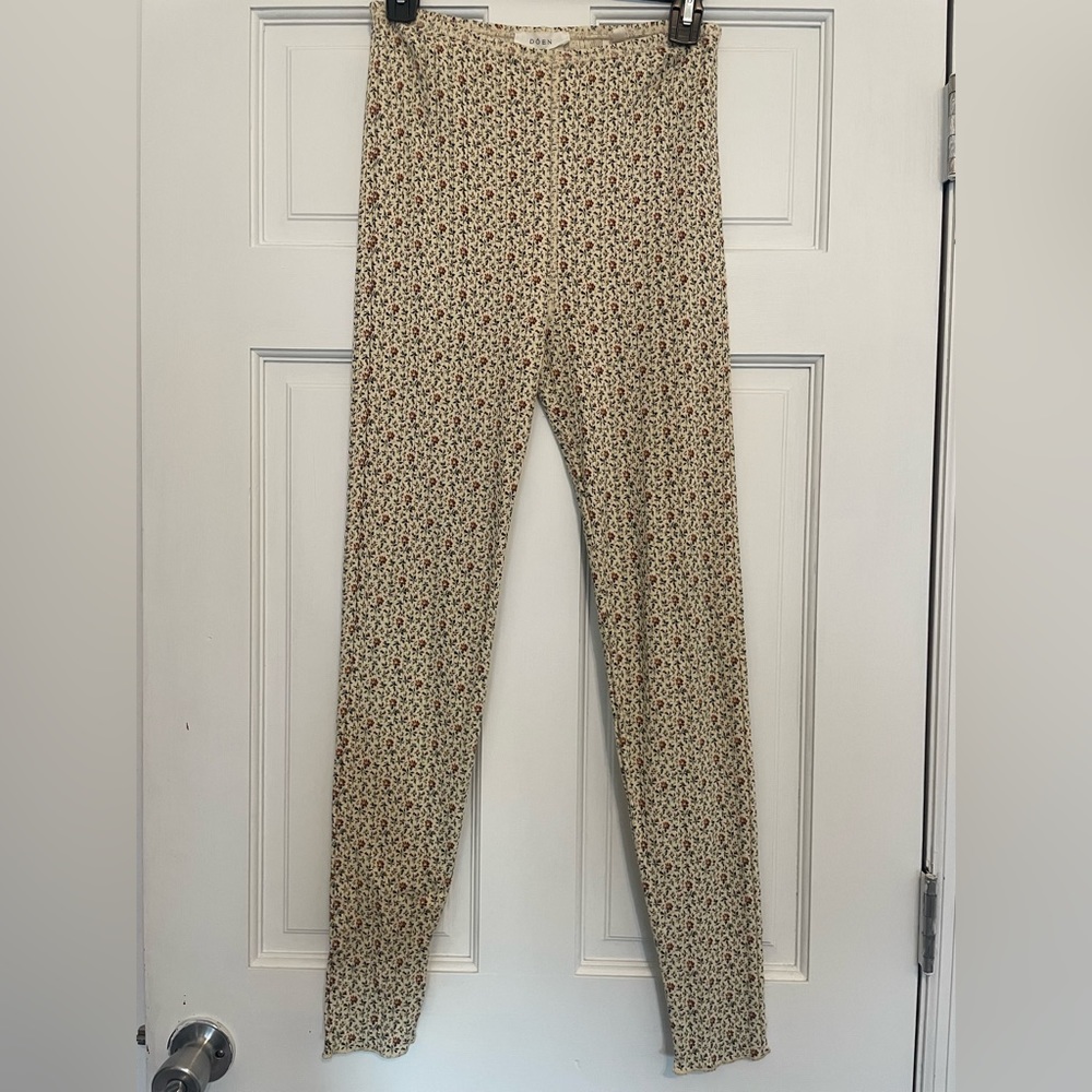 Doen Cream Floral Print Leggings with Red & Green Accents